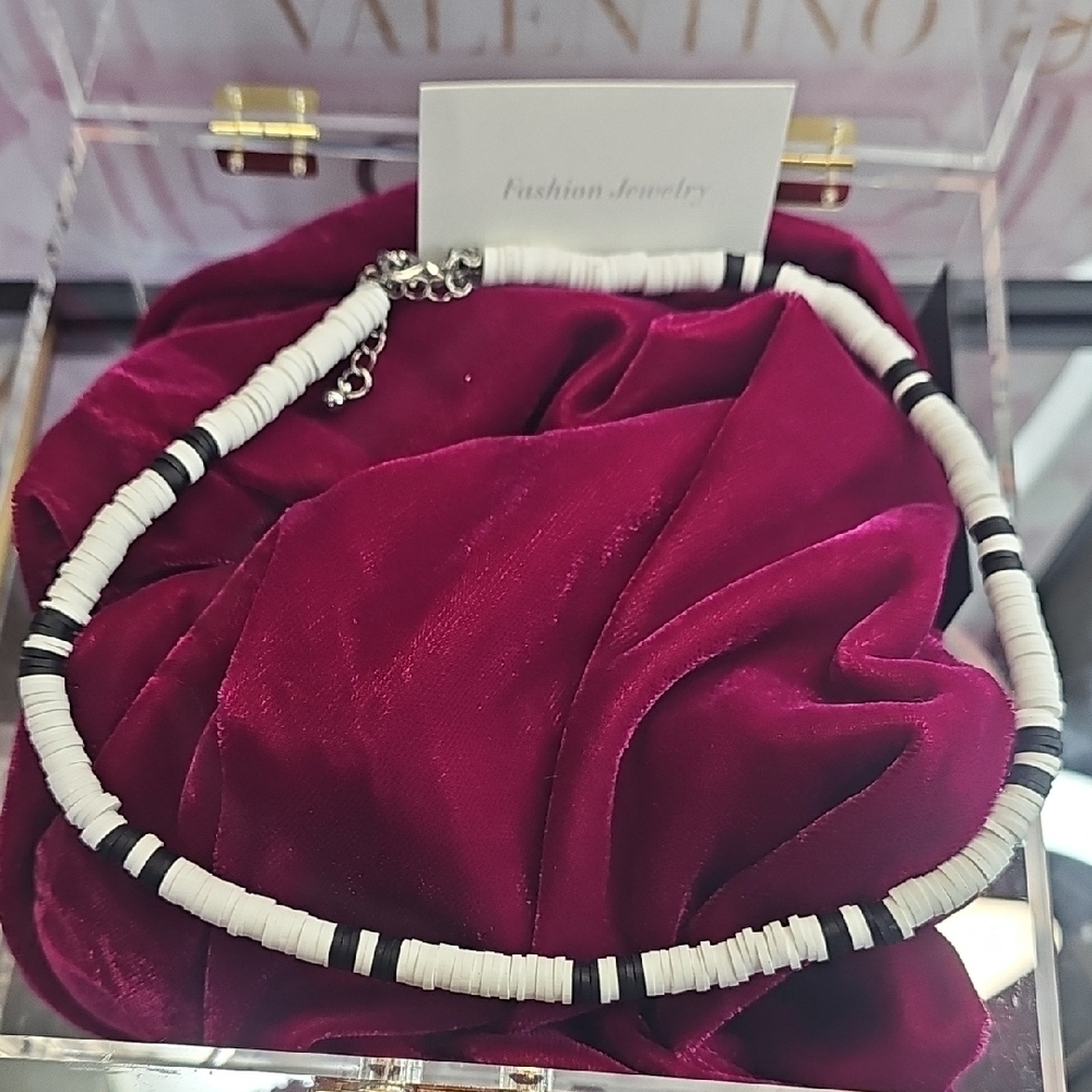 Fashion Jewelry Black‎ and White Beaded Necklace